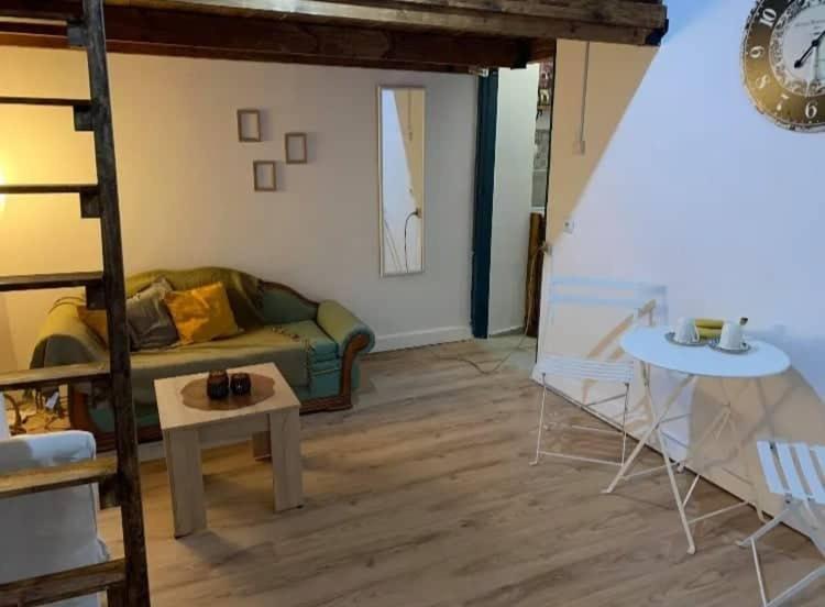 Mascot Bar Street Apartments Rhodes City 외부 사진